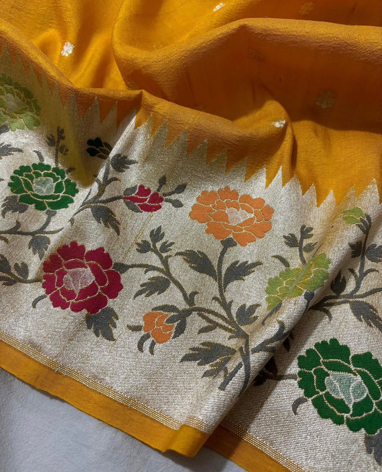 Tussar Georgette Handloom Banarasi Saree - Meenakari