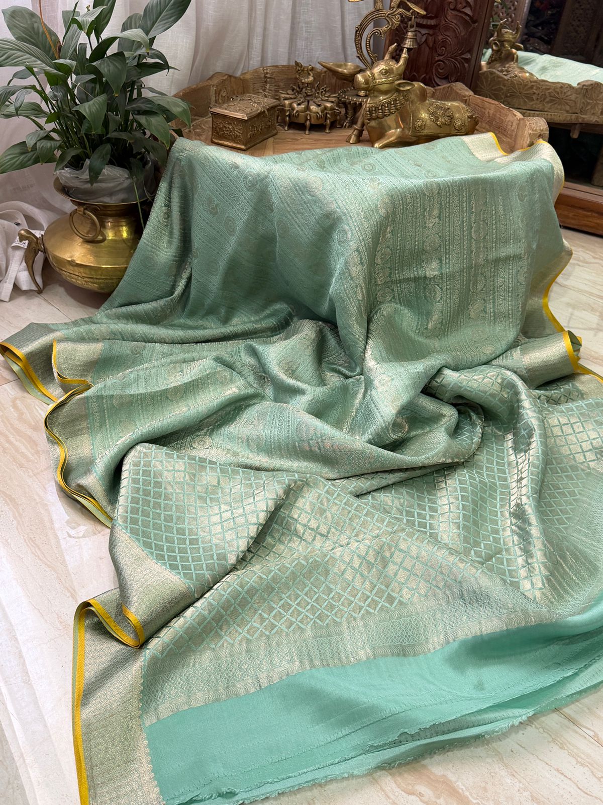 Pure Mysore Brocade Crepe Silk Saree With Platinum Zari Weave