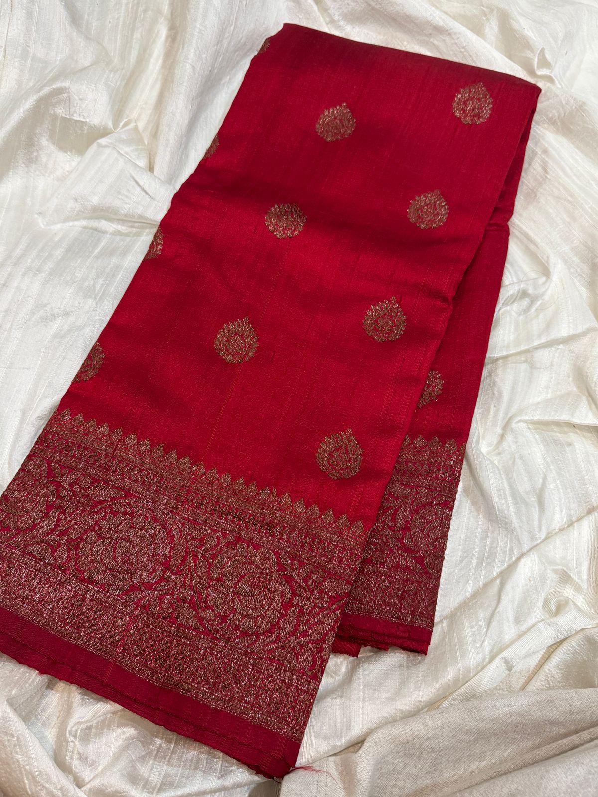 Pure Handloom Raw Silk Banarasi Saree With Antiq Zari Weave