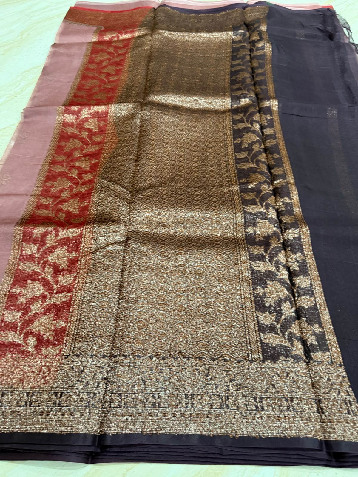 Pure Handloom Kora Banarasi Antiq Zari Weave