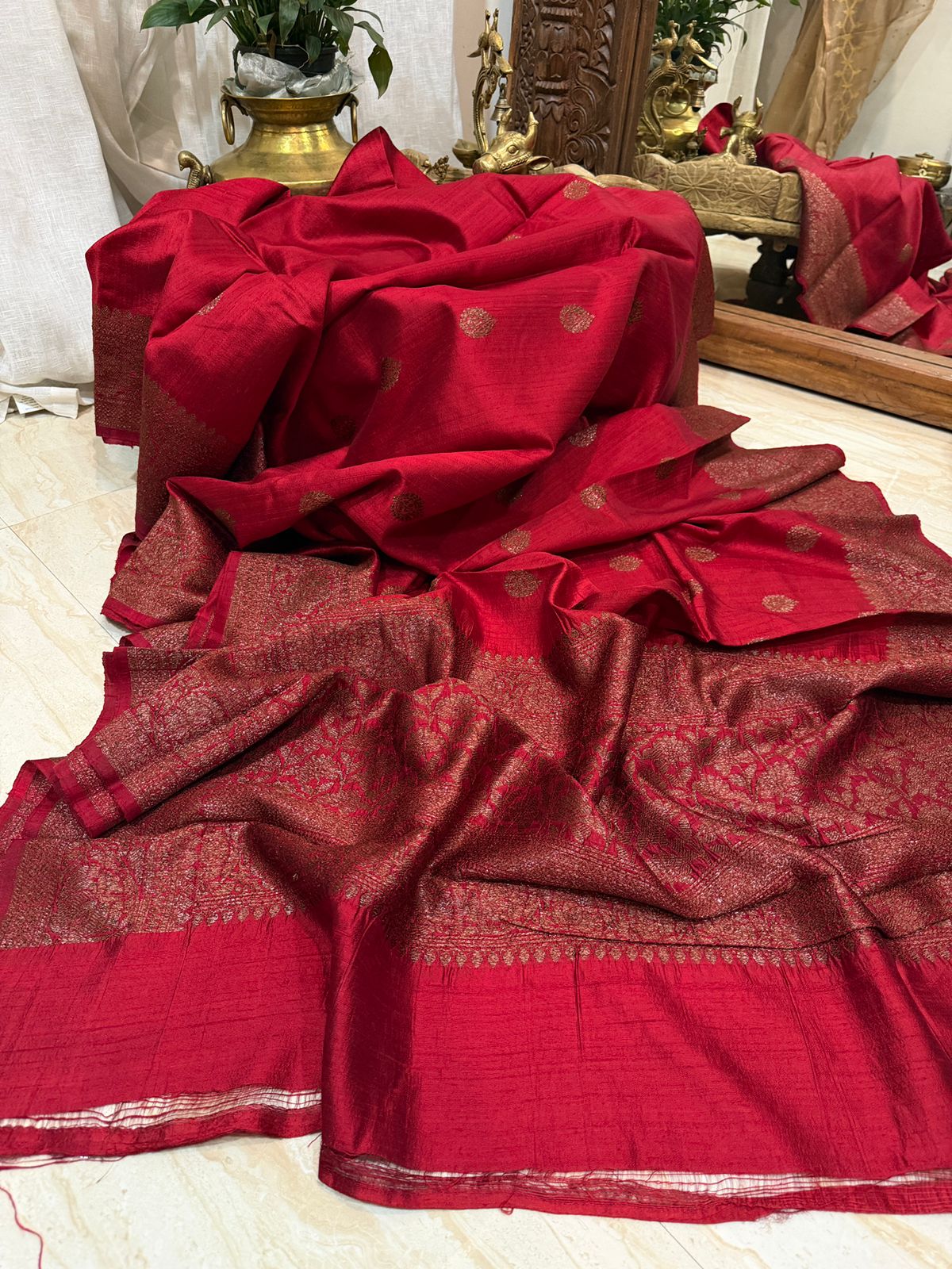 Pure Handloom Raw Silk Banarasi Saree With Antiq Zari Weave