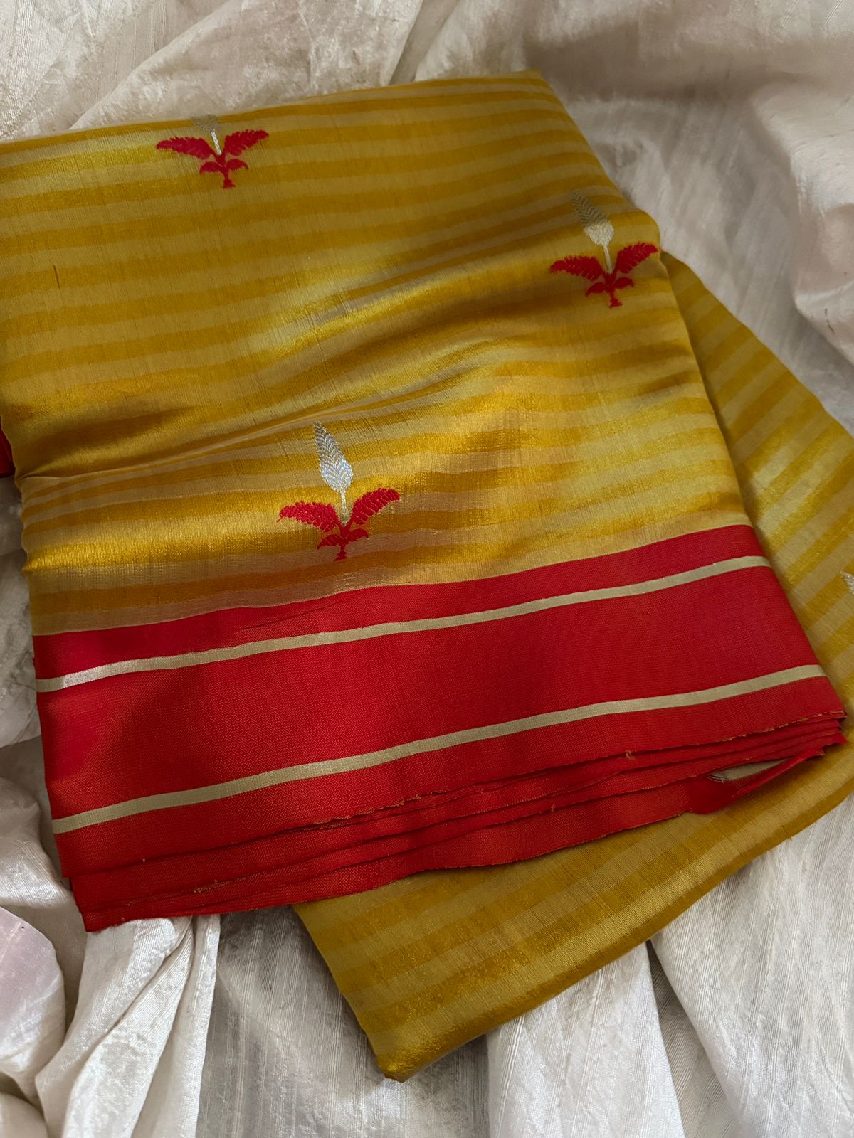 Pure Handloom Chanderi Pattu Soft Silk Saree with Ek Naliya Meenakari Butta