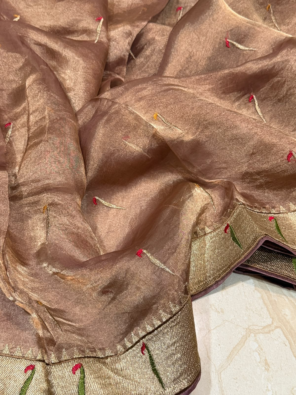 Pure Tissue Silk Saree With Single Munia Border & Designer Pallu