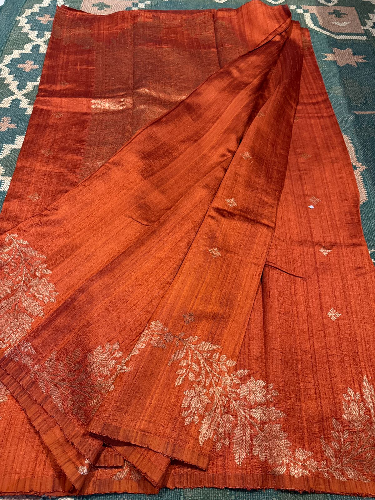 Pure Handloom Border Less Tussar Raw Silk Banarasi Saree