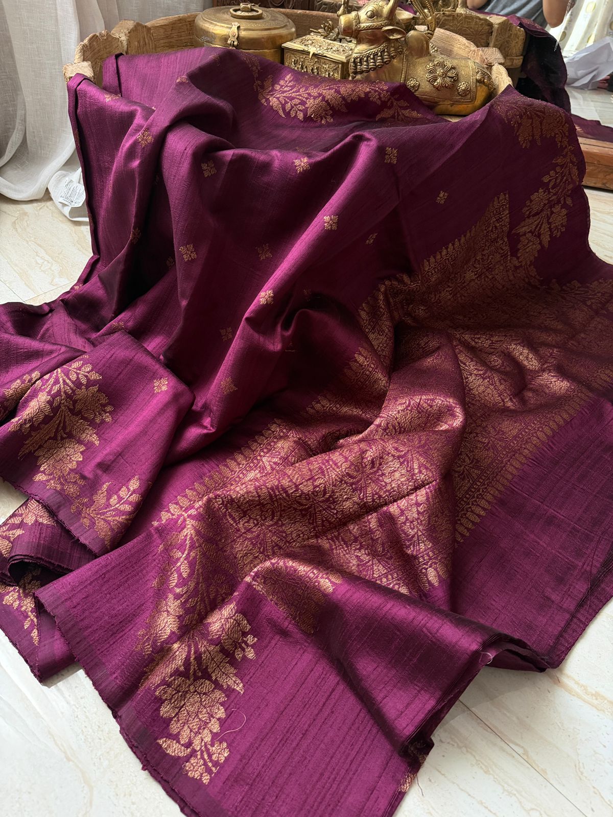 Pure Handloom Border Less Tussar Raw Silk Banarasi Saree