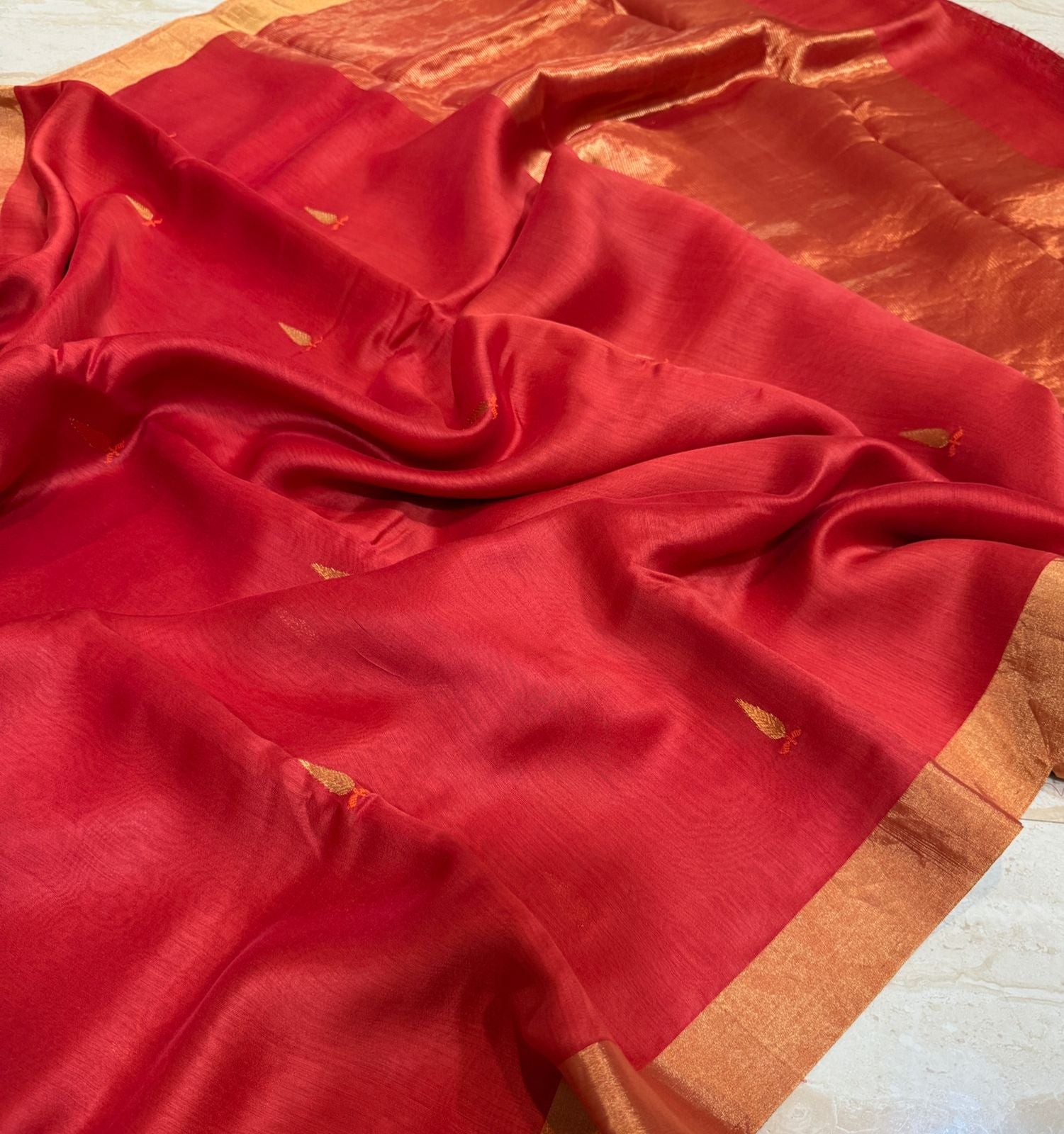 Chanderi Silk Cotton Handloom Saree with Zari Border & Meenakari Buta