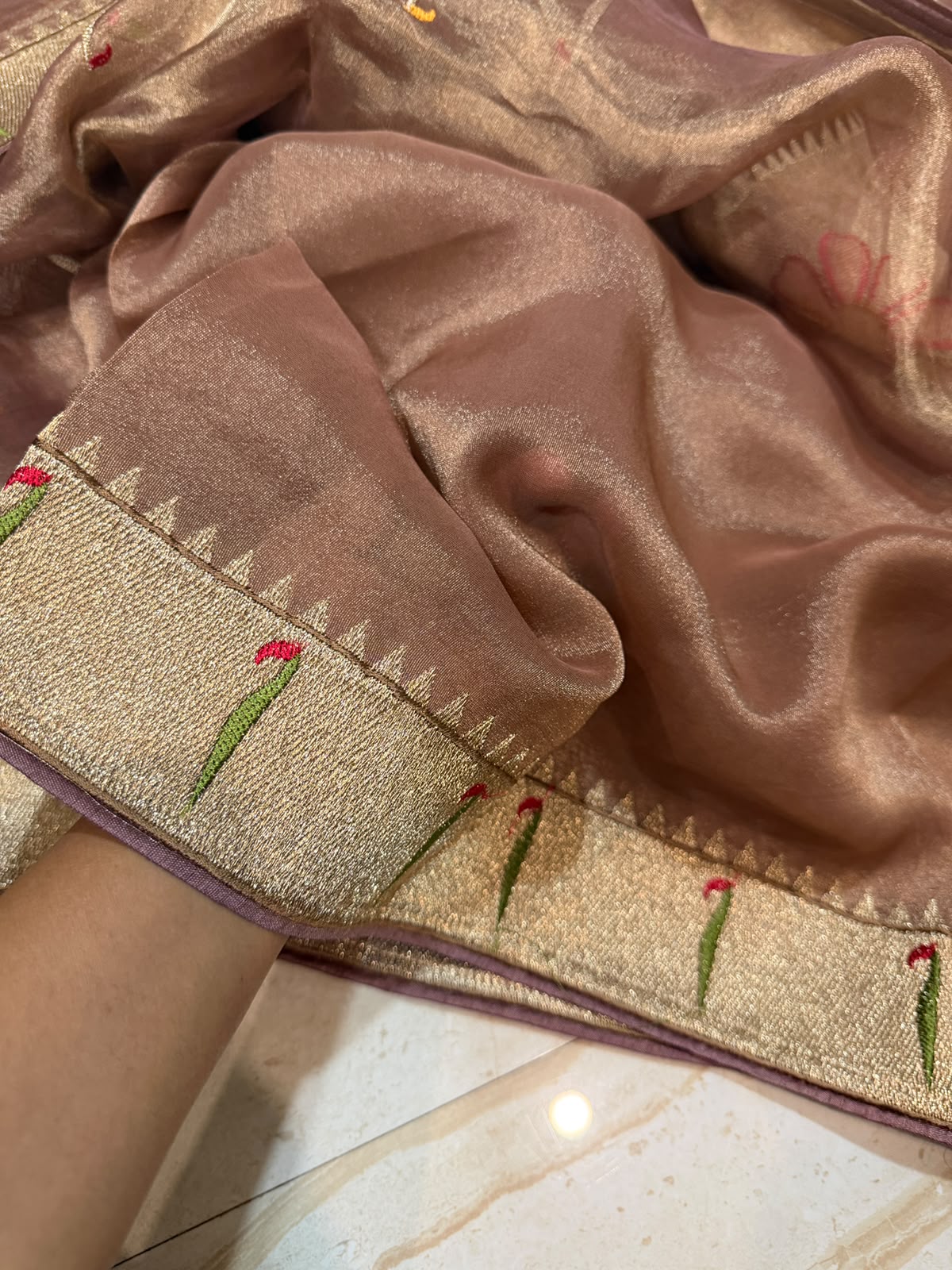 Pure Tissue Silk Saree With Single Munia Border & Designer Pallu