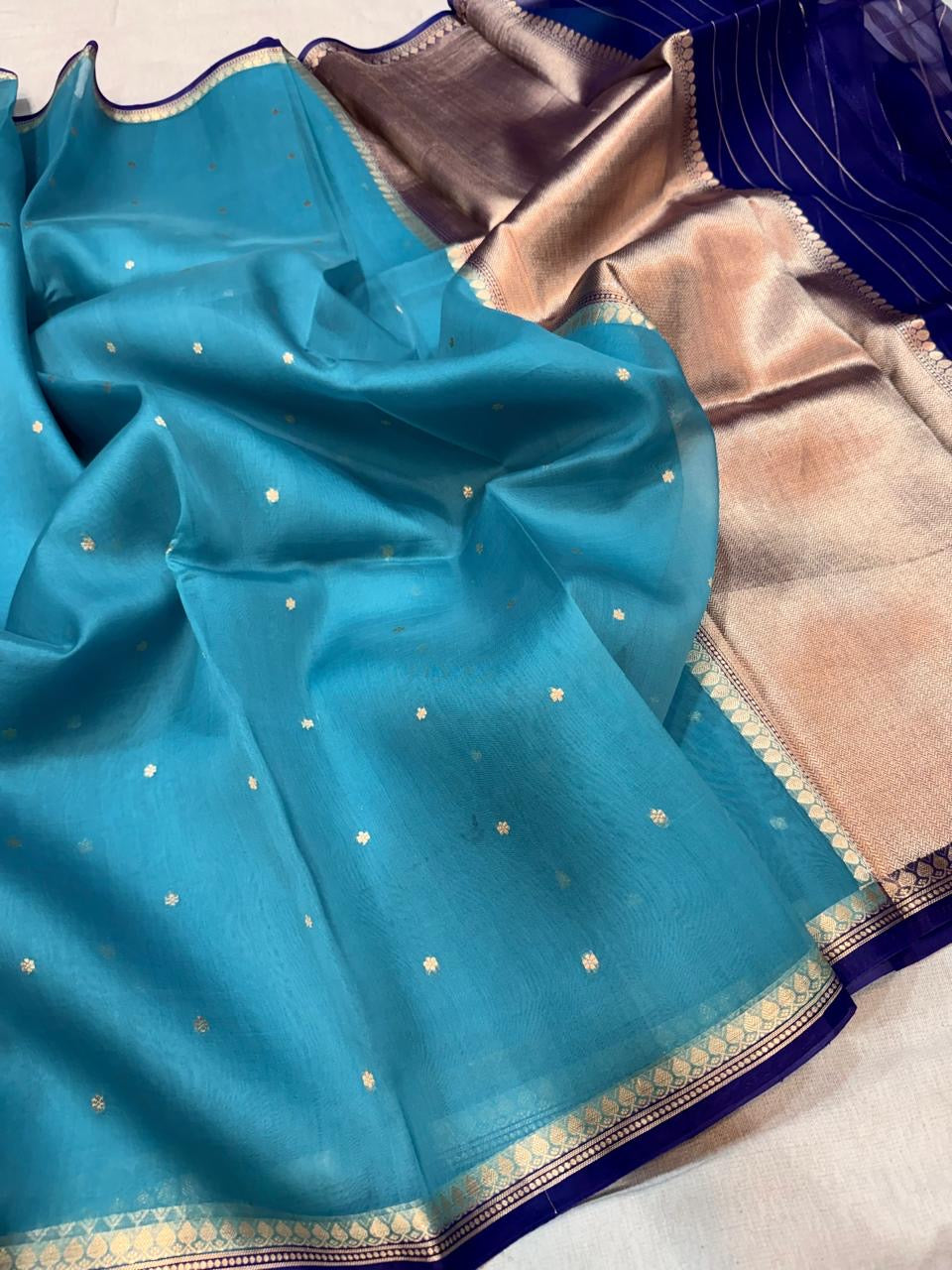 Pure Handloom Kora Banarasi Saree With Zari Weave