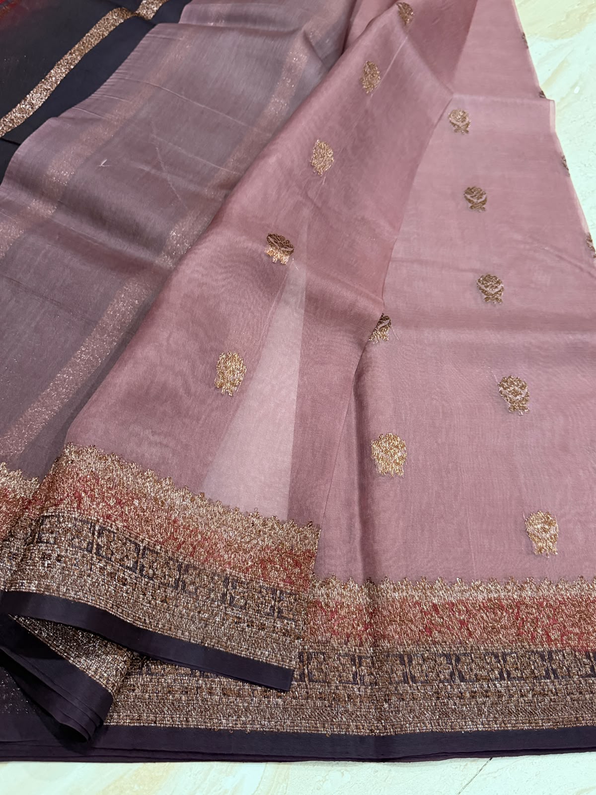 Pure Handloom Kora Banarasi Antiq Zari Weave