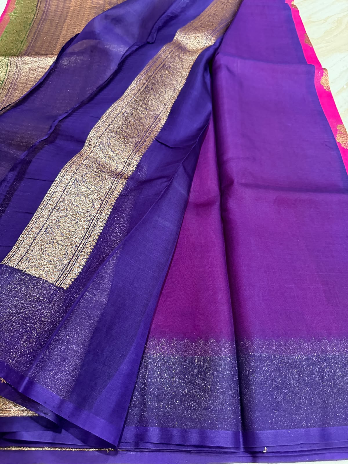 Pure Handloom Kora Banarasi Antiq Zari Weave