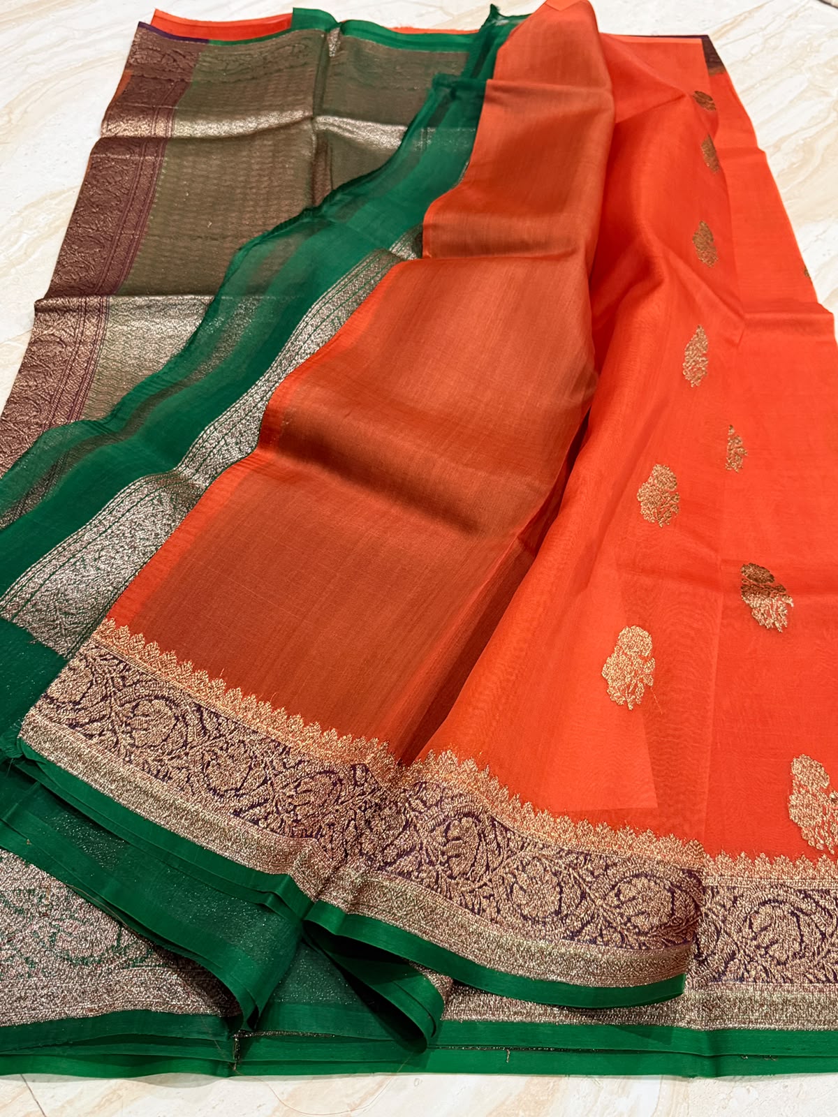 Pure Handloom Kora Banarasi Antiq Zari Weave