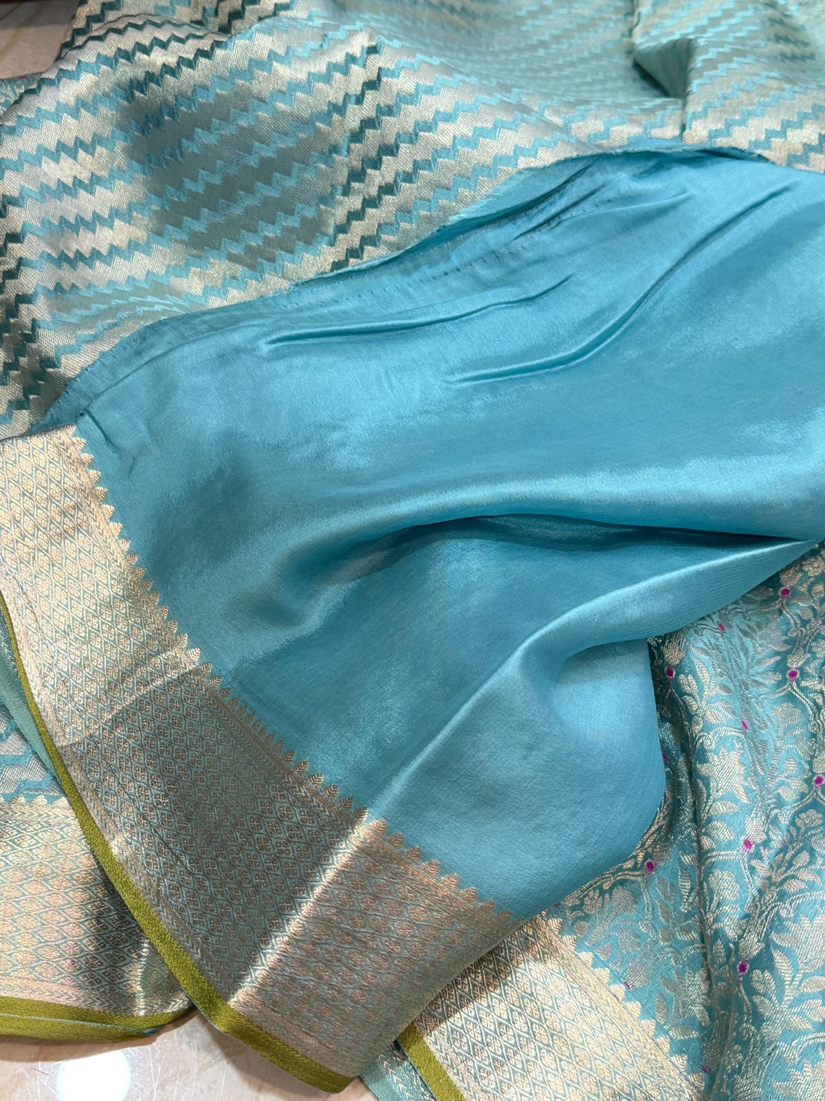 Mysore Brocade Crepe Silk Saree With Meenakari Weave