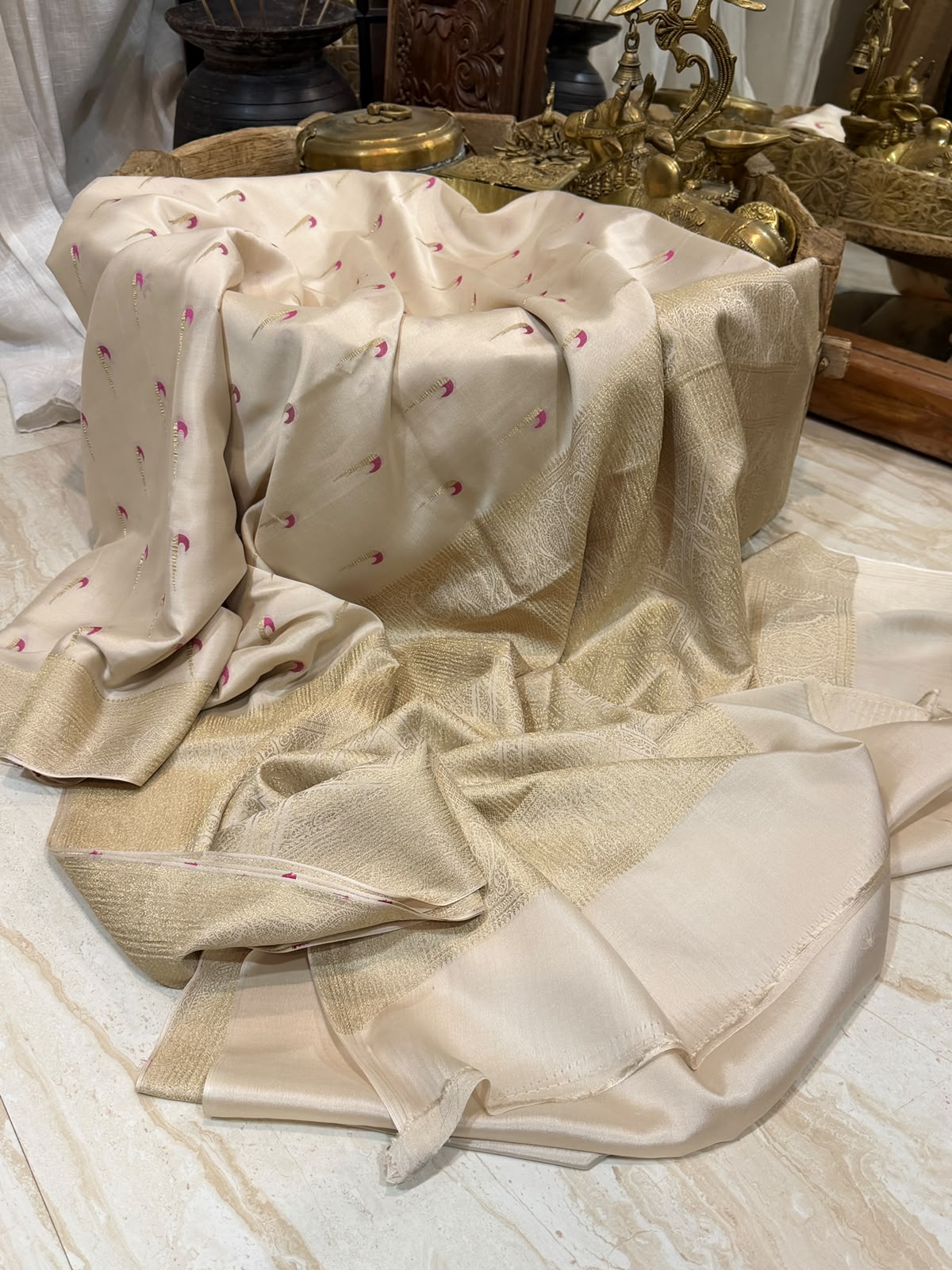 Mysore Crepe Silk Munia Butta Weave Saree