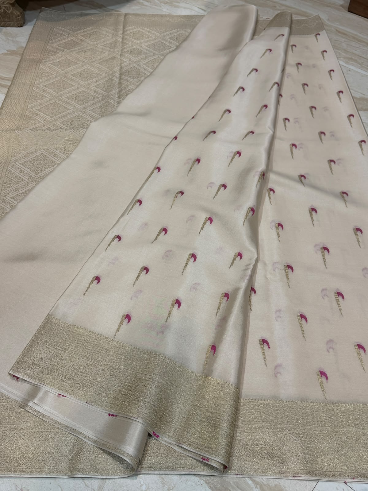 Mysore Crepe Silk Munia Butta Weave Saree