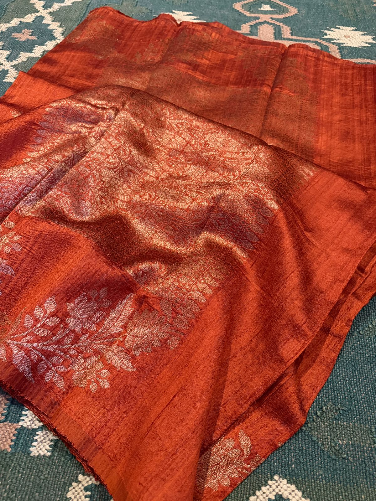 Pure Handloom Border Less Tussar Raw Silk Banarasi Saree