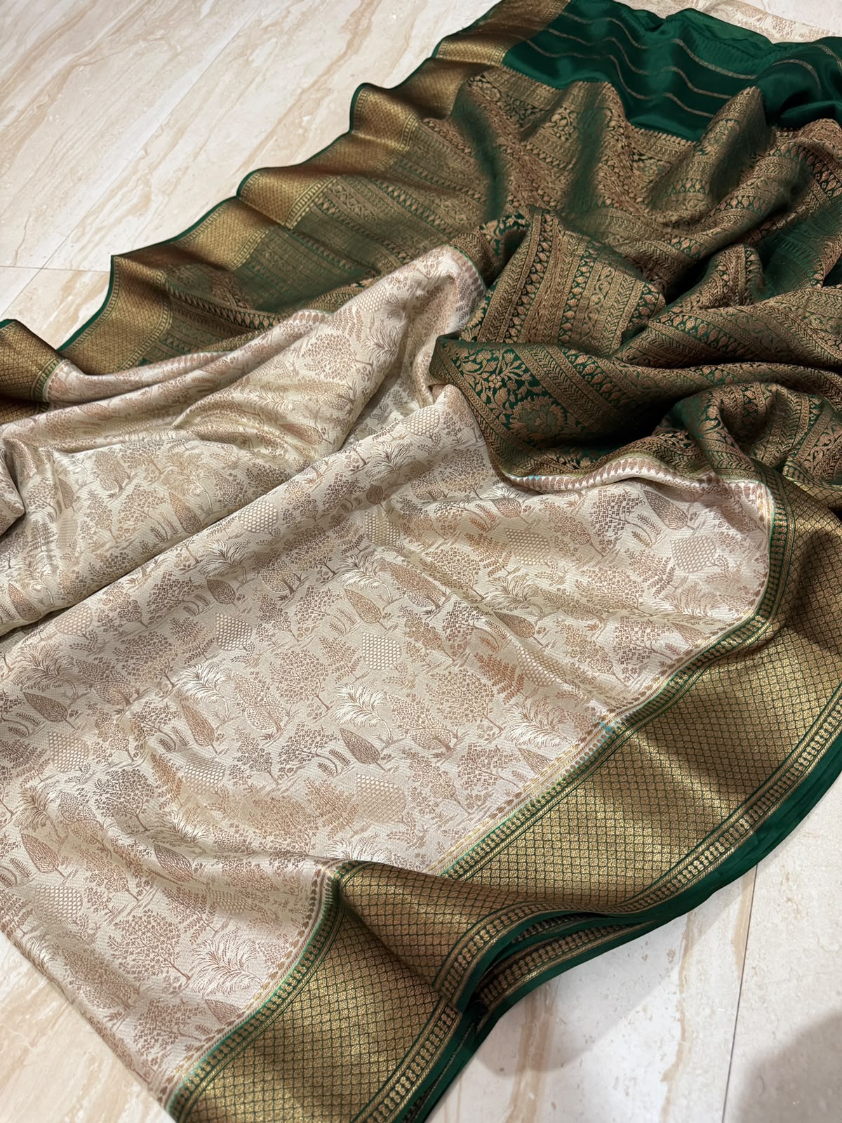 Mysore Brocade Crepe Silk Saree With Antiq Zari Weave