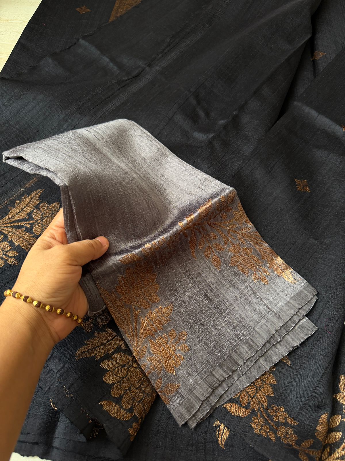 Pure Handloom Border Less Tussar Raw Silk Banarasi Saree