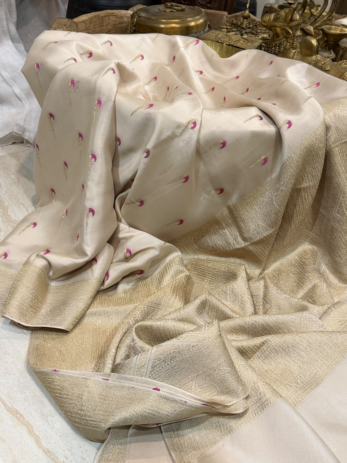 Mysore Crepe Silk Munia Butta Weave Saree
