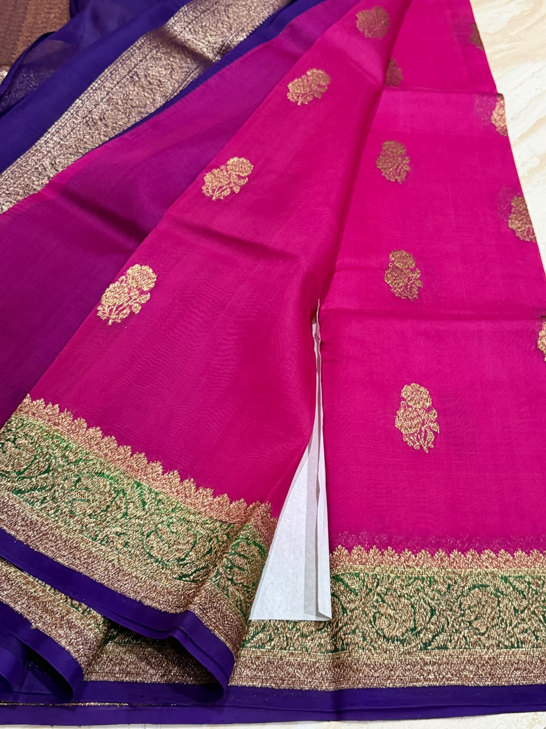 Pure Handloom Kora Banarasi Antiq Zari Weave