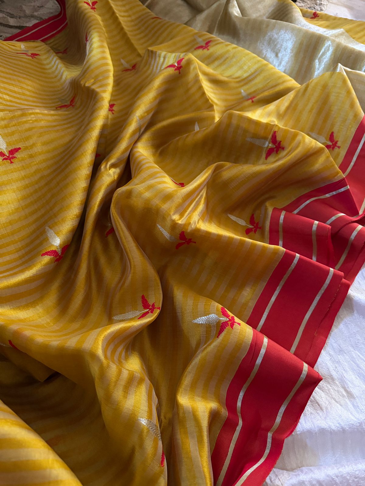 Pure Handloom Chanderi Pattu Soft Silk Saree with Ek Naliya Meenakari Butta