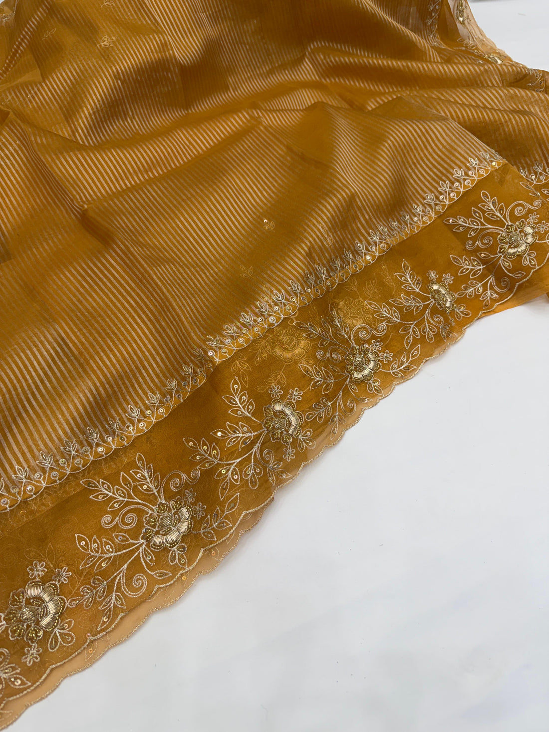 Banarasi Soft Tissue Silk Saree With Zaridozi Weave Border