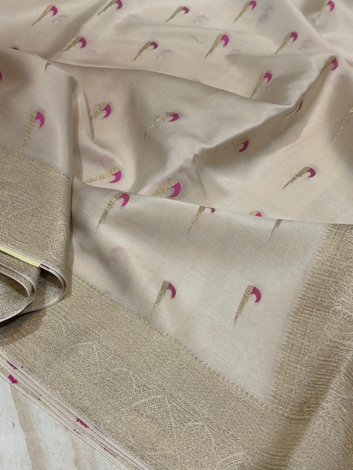 Mysore Crepe Silk Munia Butta Weave Saree