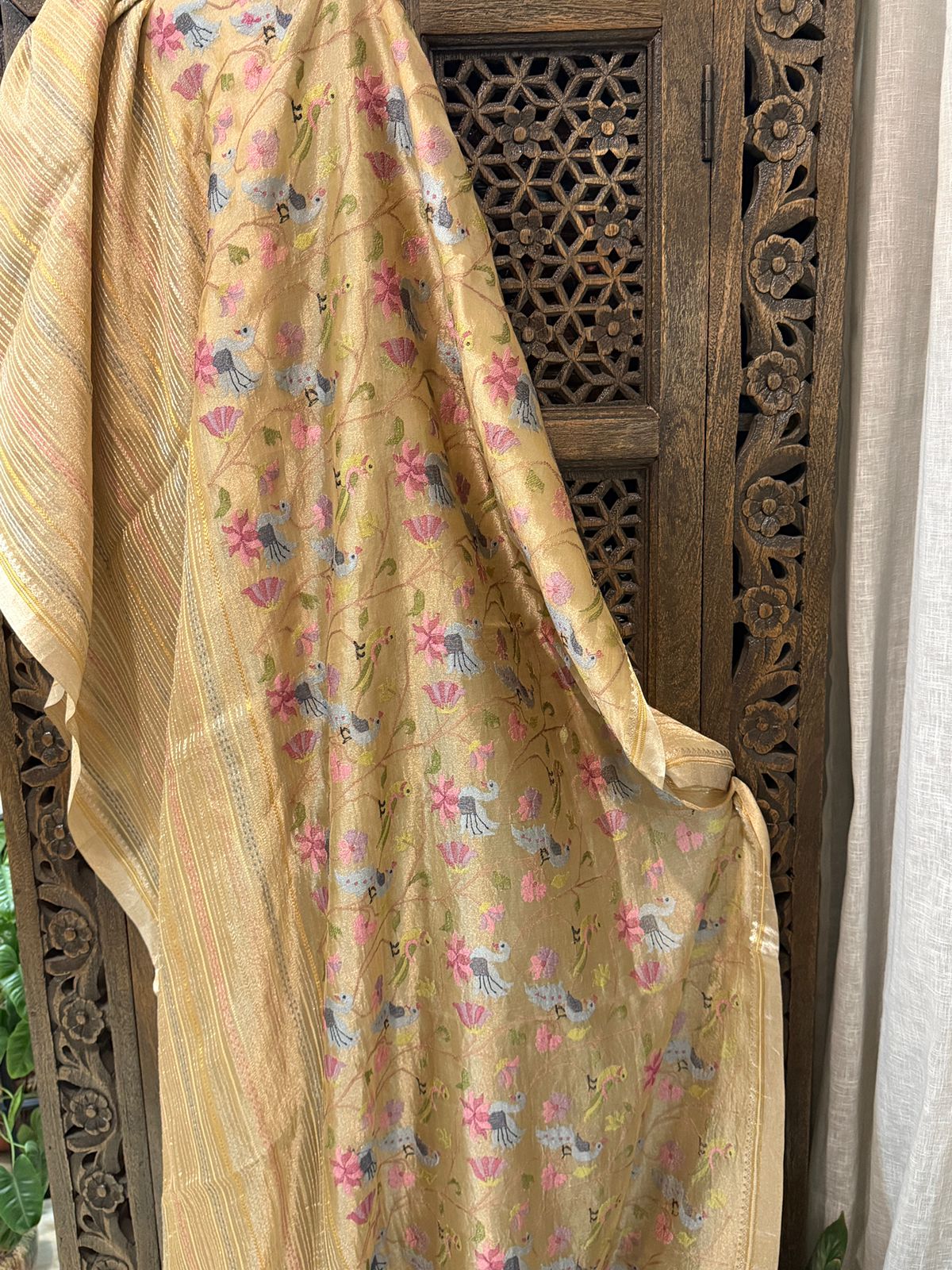 Pure Handloom Tissue Silk Banarasi Saree With Embroidery