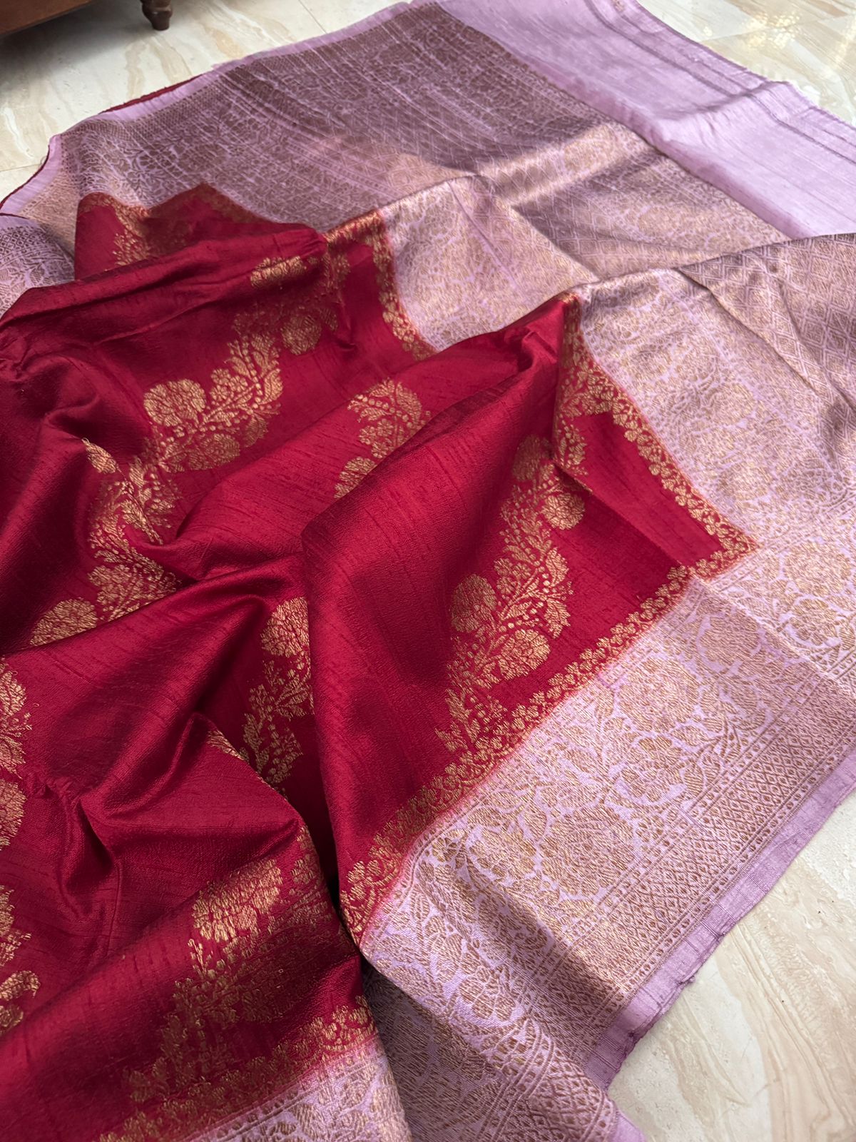 Pure Handloom Raw Silk Banarasi Saree With Leheriya Weave Zari