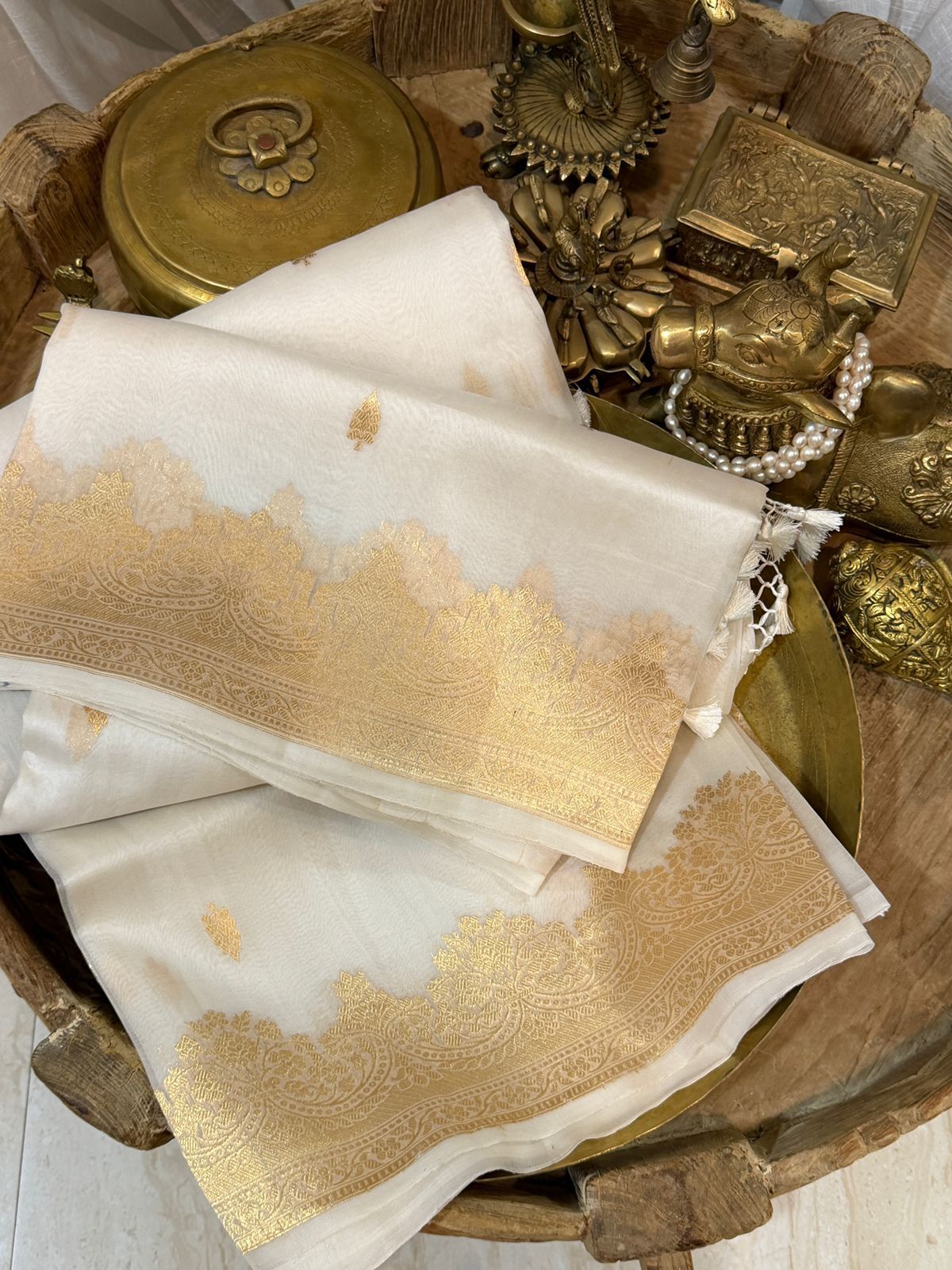 Pure Handloom Kora Banarasi Saree With Gold Zari Weave