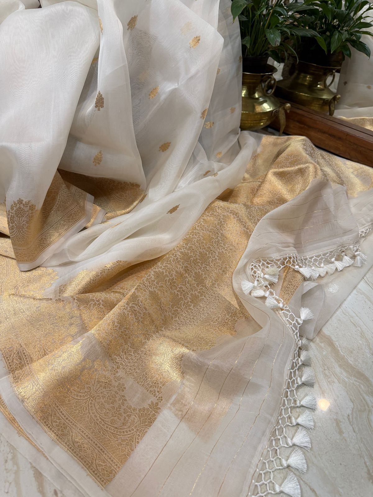 Pure Handloom Kora Banarasi Saree With Gold Zari Weave