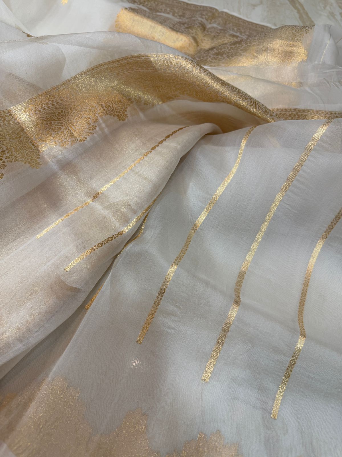 Pure Handloom Kora Banarasi Saree With Gold Zari Weave