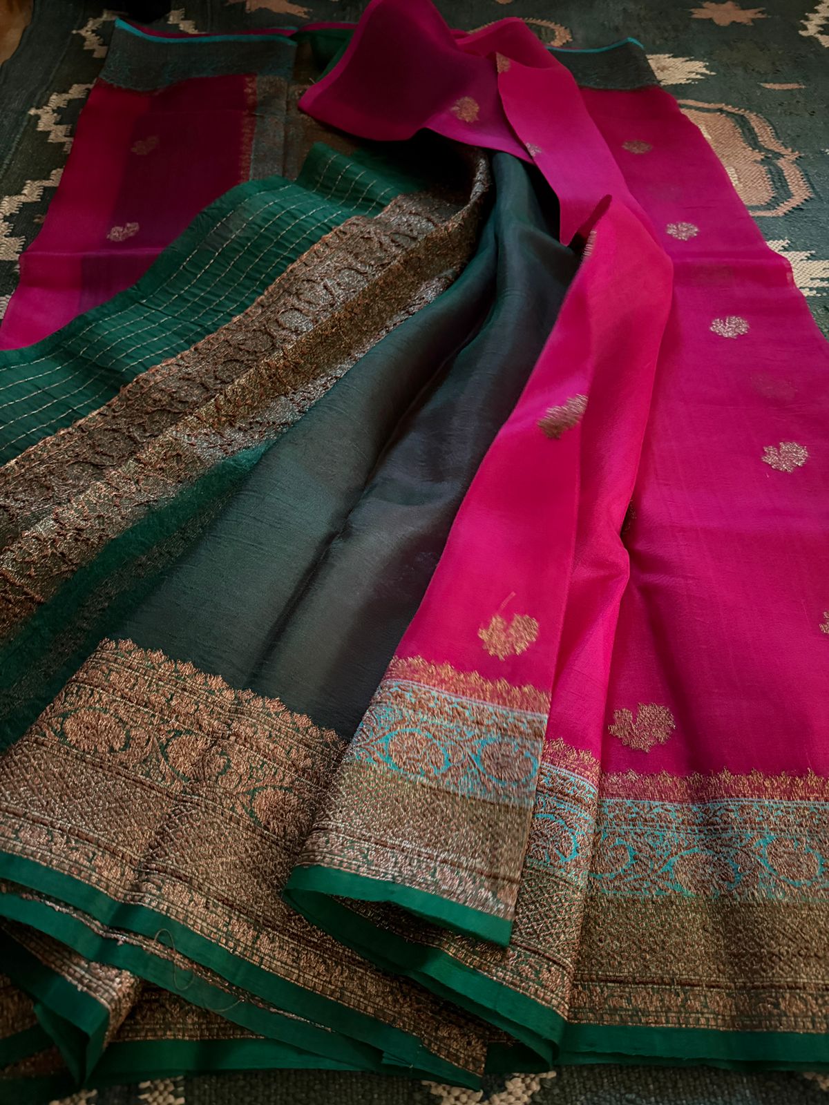 Pure Handloom Kora Banarasi Saree With Antiq Zari Weave