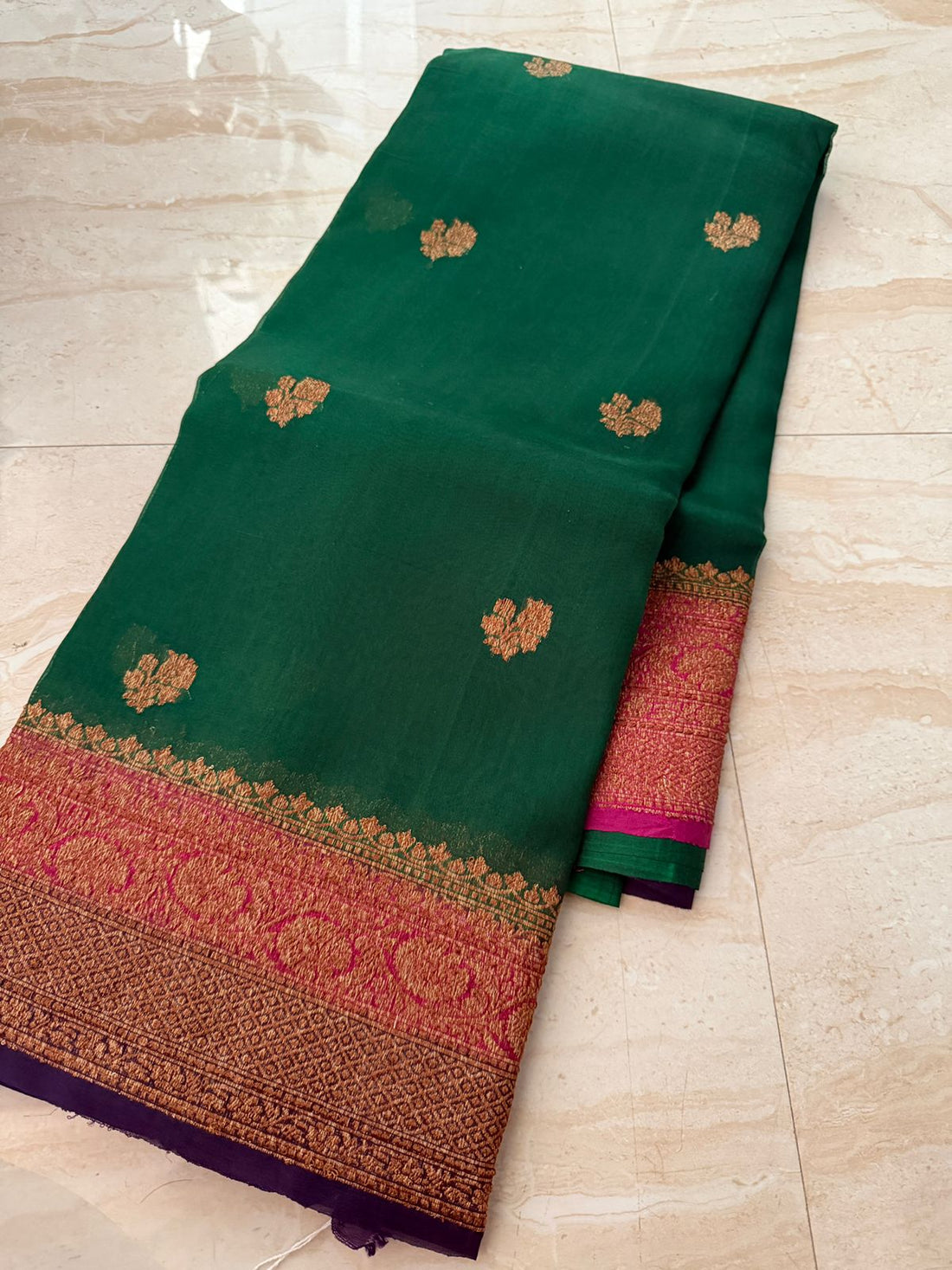 Pure Handloom Kora Banarasi Saree With Antiq Zari Weave