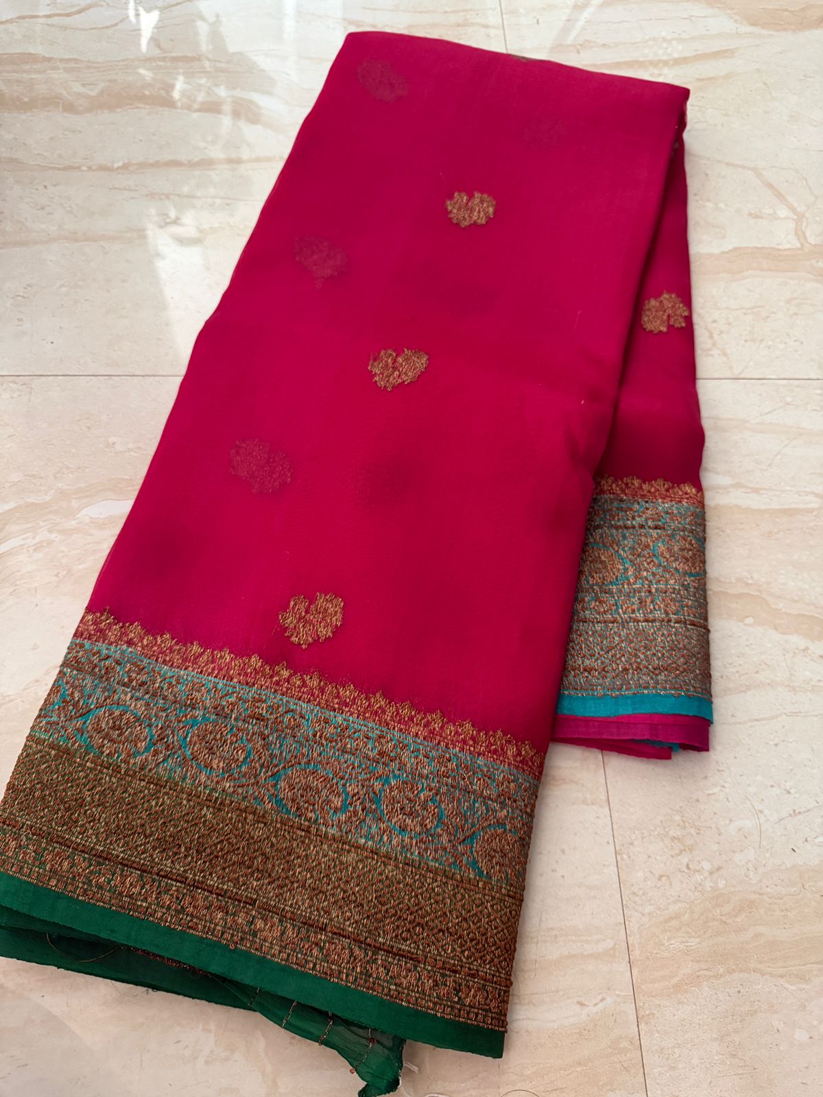 Pure Handloom Kora Banarasi Saree With Antiq Zari Weave