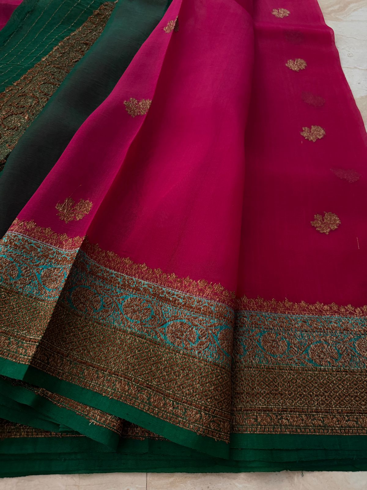 Pure Handloom Kora Banarasi Saree With Antiq Zari Weave