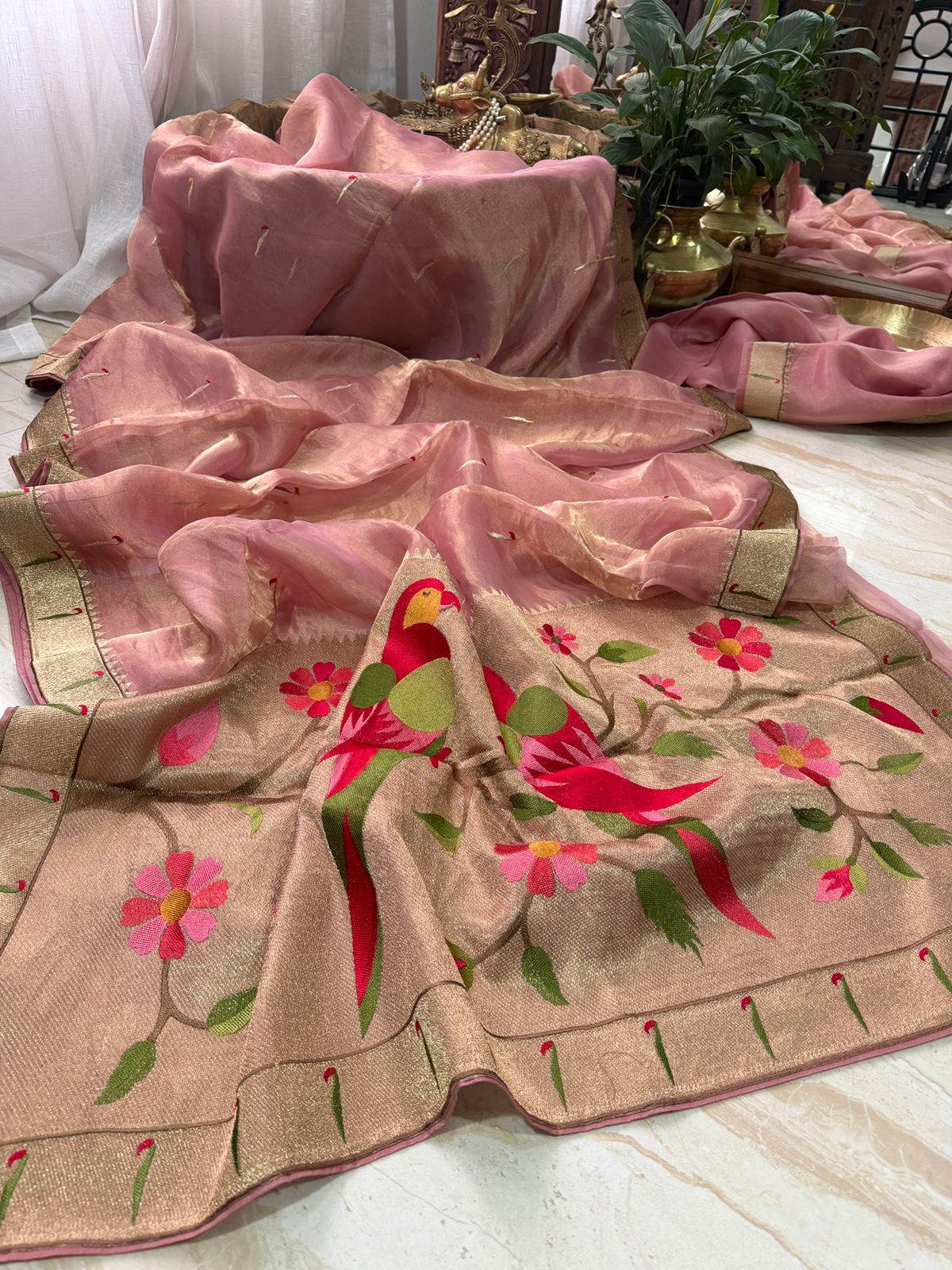 Pure Tissue Silk Saree With Single Munia Border & Designer Pallu