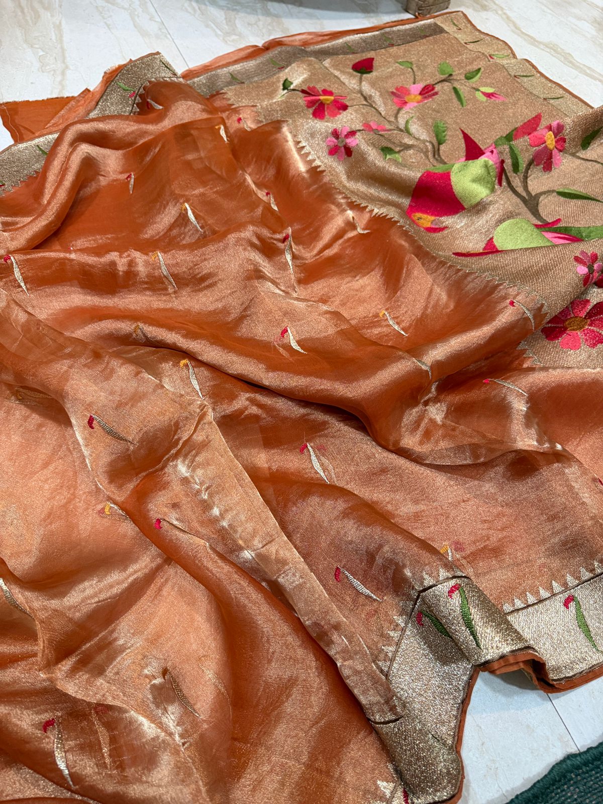 Pure Tissue Silk Saree With Single Munia Border & Designer Pallu