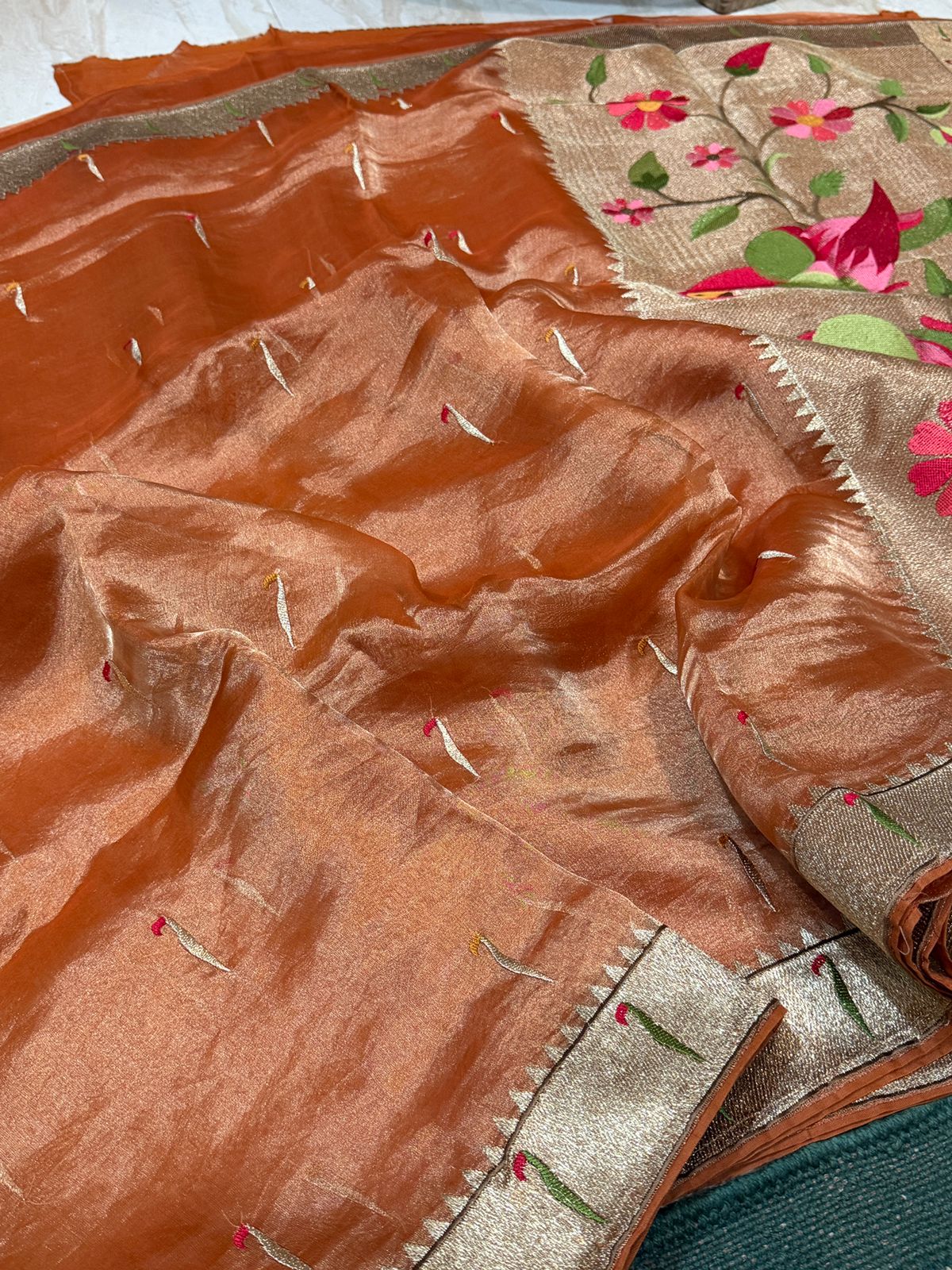 Pure Tissue Silk Saree With Single Munia Border & Designer Pallu