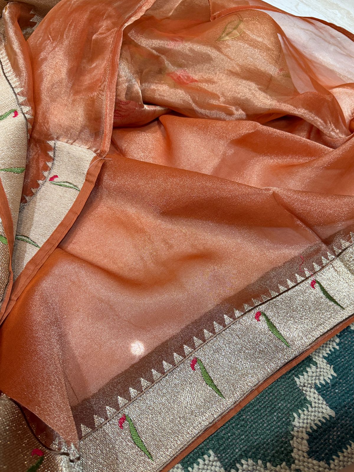 Pure Tissue Silk Saree With Single Munia Border & Designer Pallu