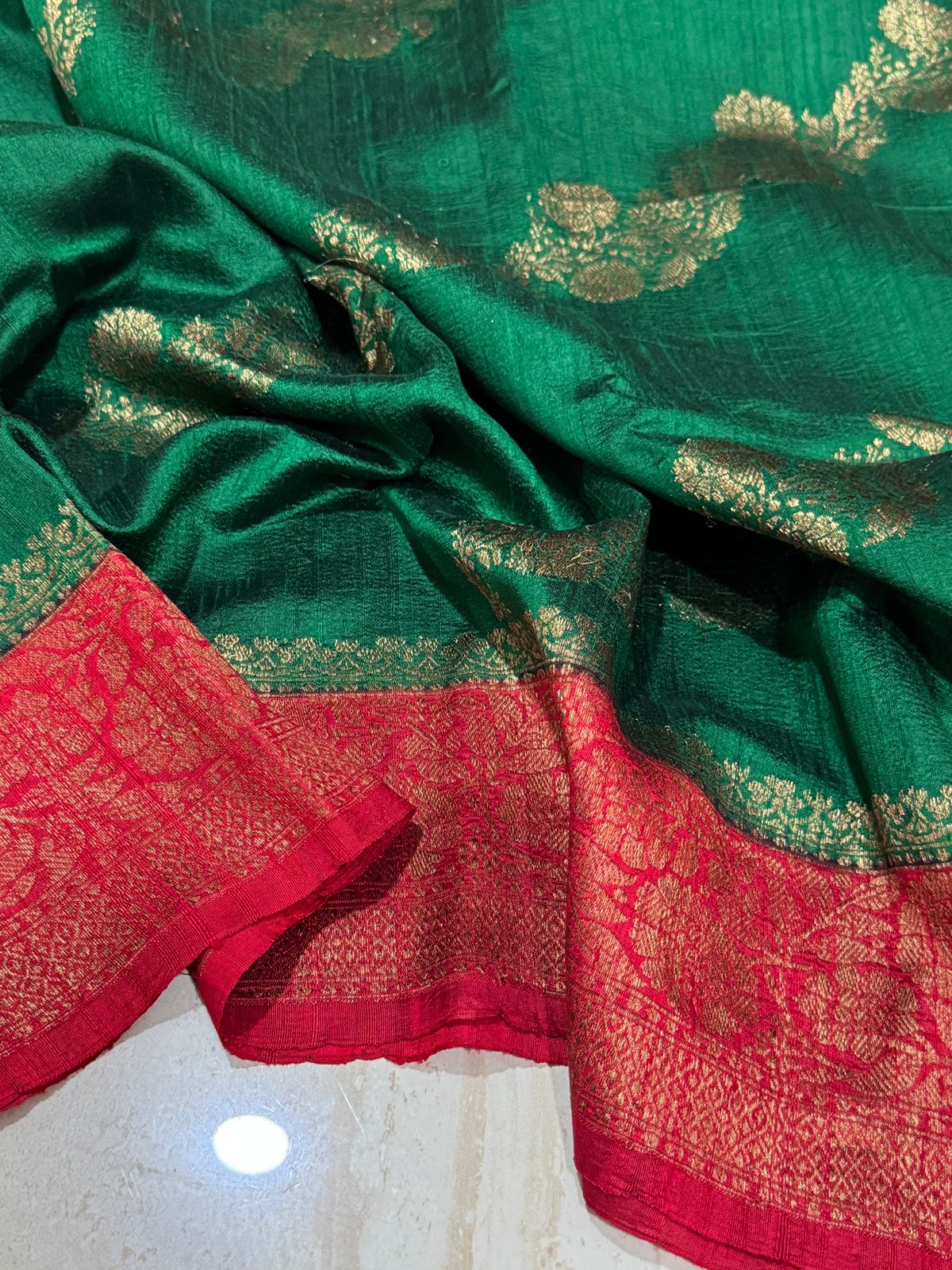 Pure Handloom Raw Silk Banarasi Saree With Lehriya Weave Zari