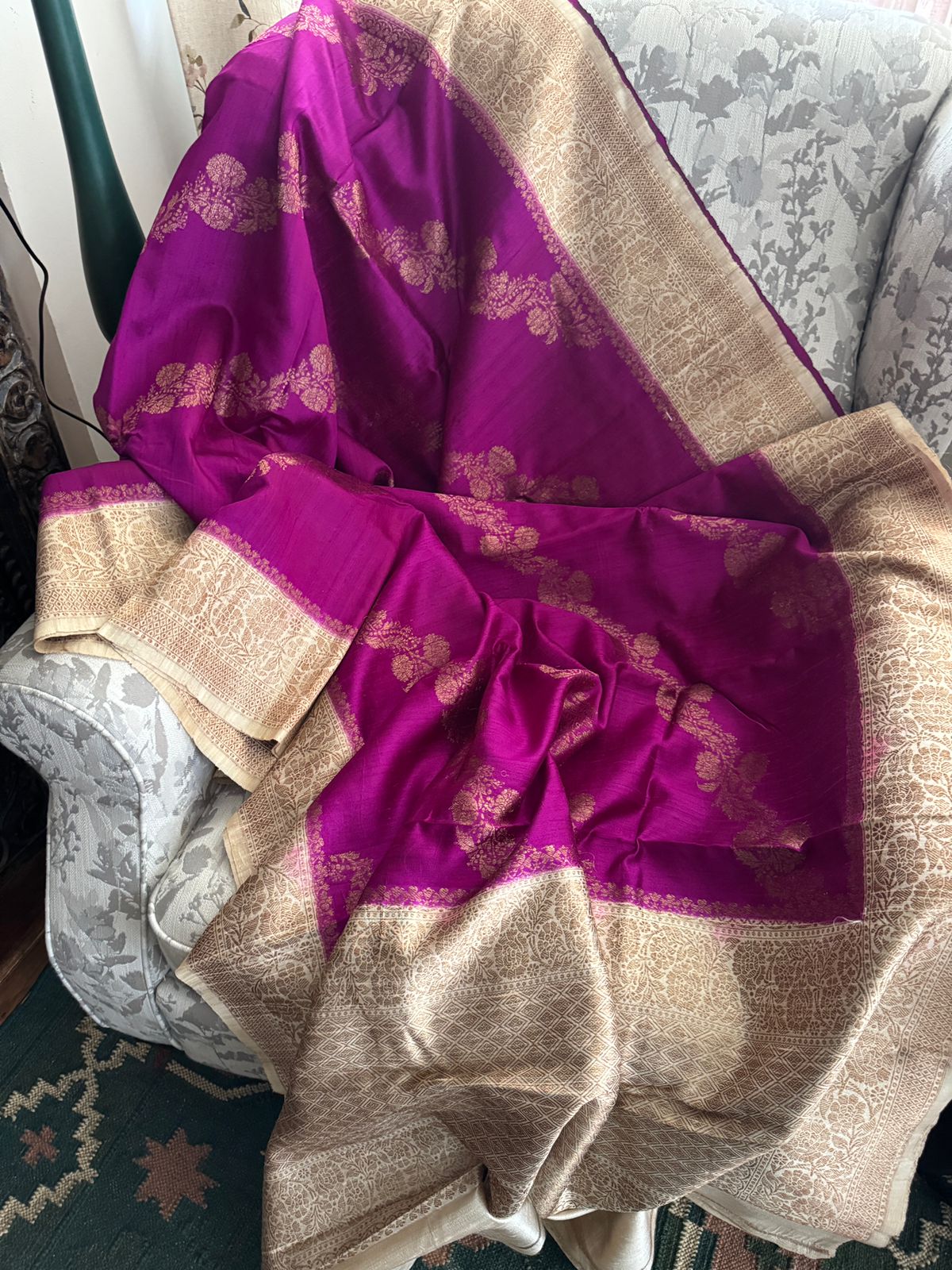 Pure Handloom Raw Silk Banarasi Saree With Leheriya Weave Zari