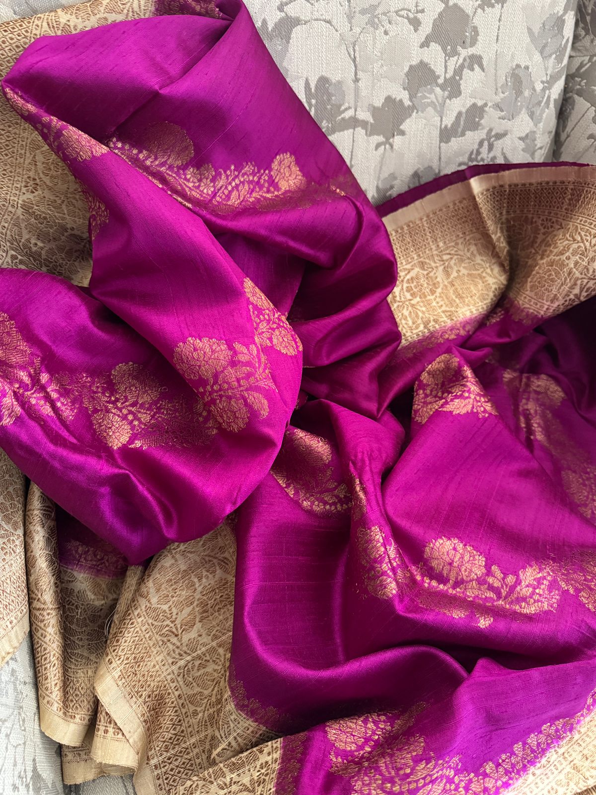 Pure Handloom Raw Silk Banarasi Saree With Leheriya Weave Zari