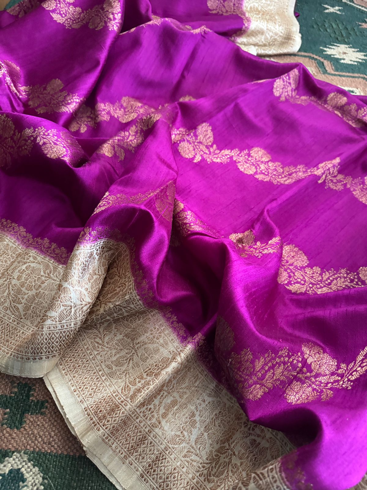 Pure Handloom Raw Silk Banarasi Saree With Leheriya Weave Zari