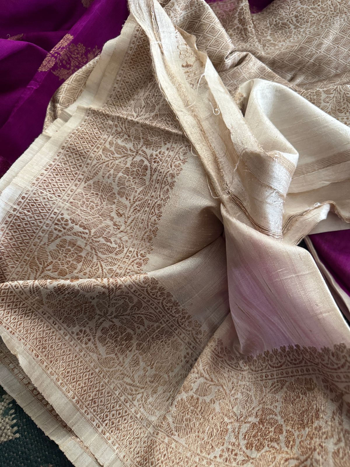 Pure Handloom Raw Silk Banarasi Saree With Leheriya Weave Zari