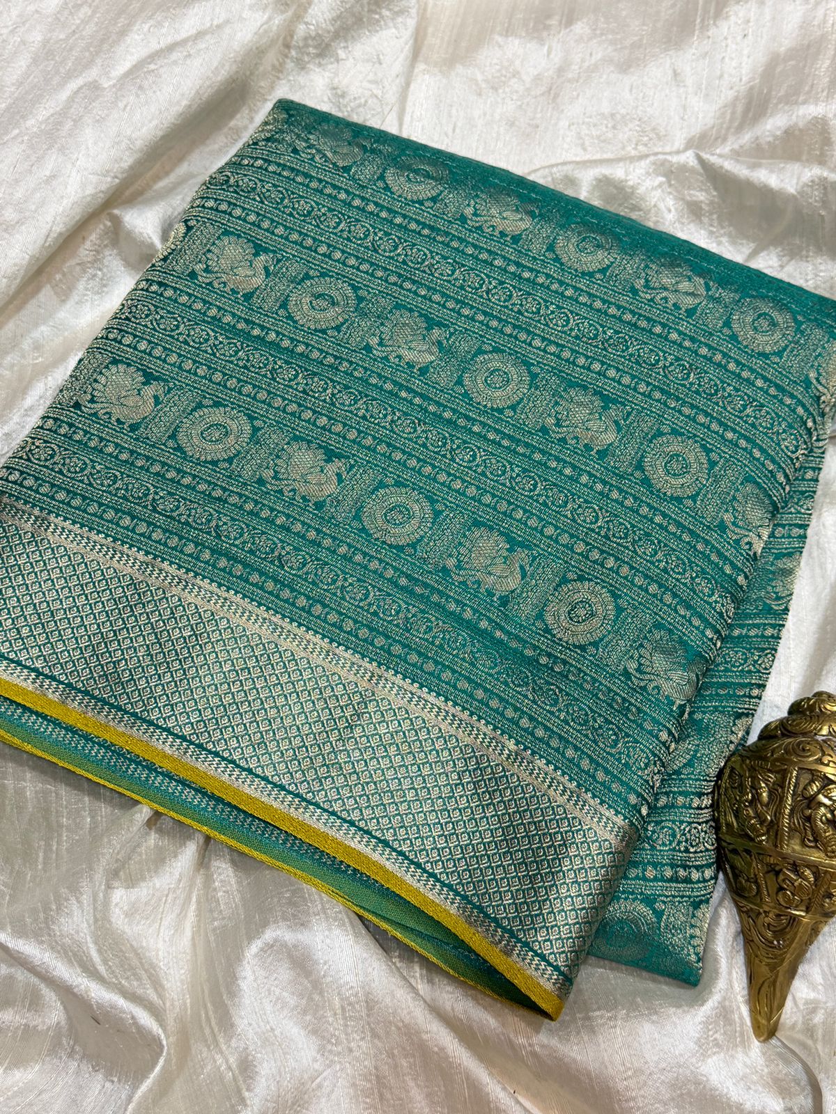 Pure Mysore Brocade Crepe Silk Saree With Platinum Zari Weave