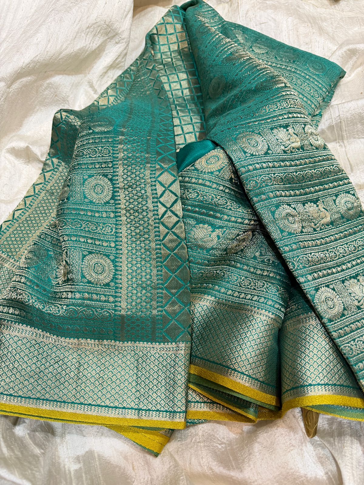 Pure Mysore Brocade Crepe Silk Saree With Platinum Zari Weave