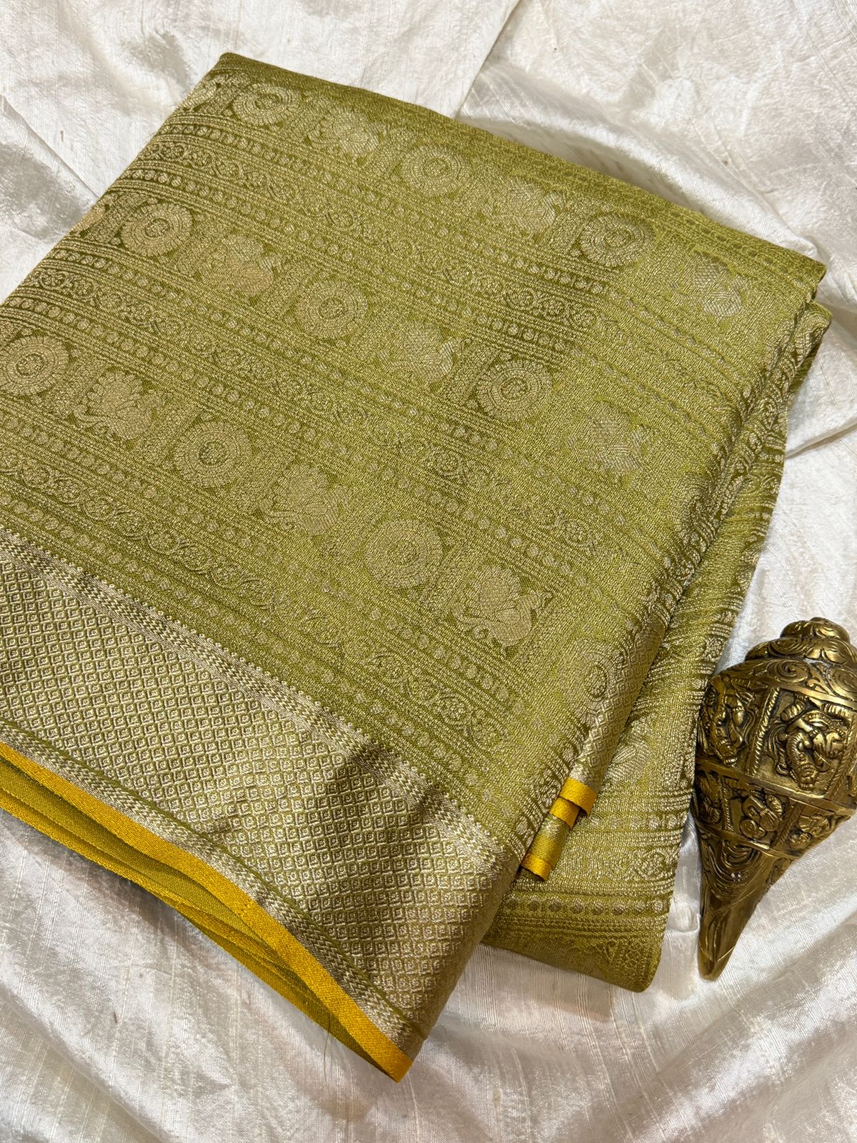 Pure Mysore Brocade Crepe Silk Saree With Platinum Zari Weave