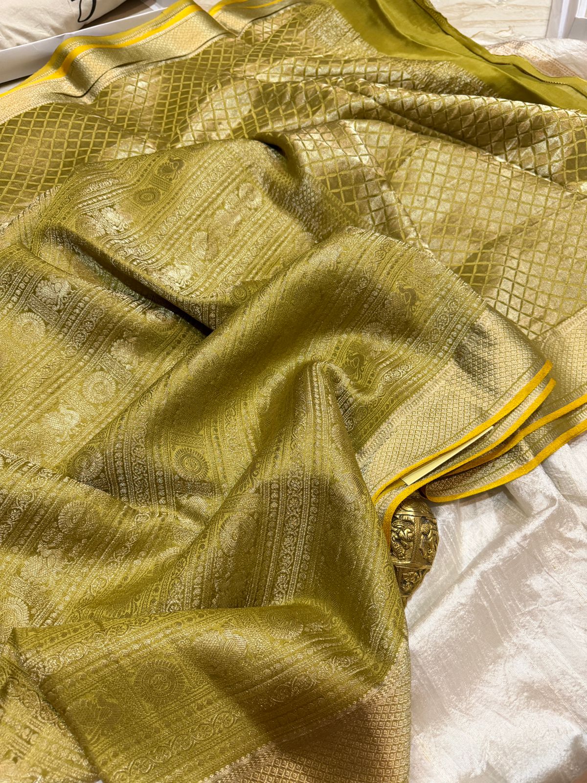 Pure Mysore Brocade Crepe Silk Saree With Platinum Zari Weave