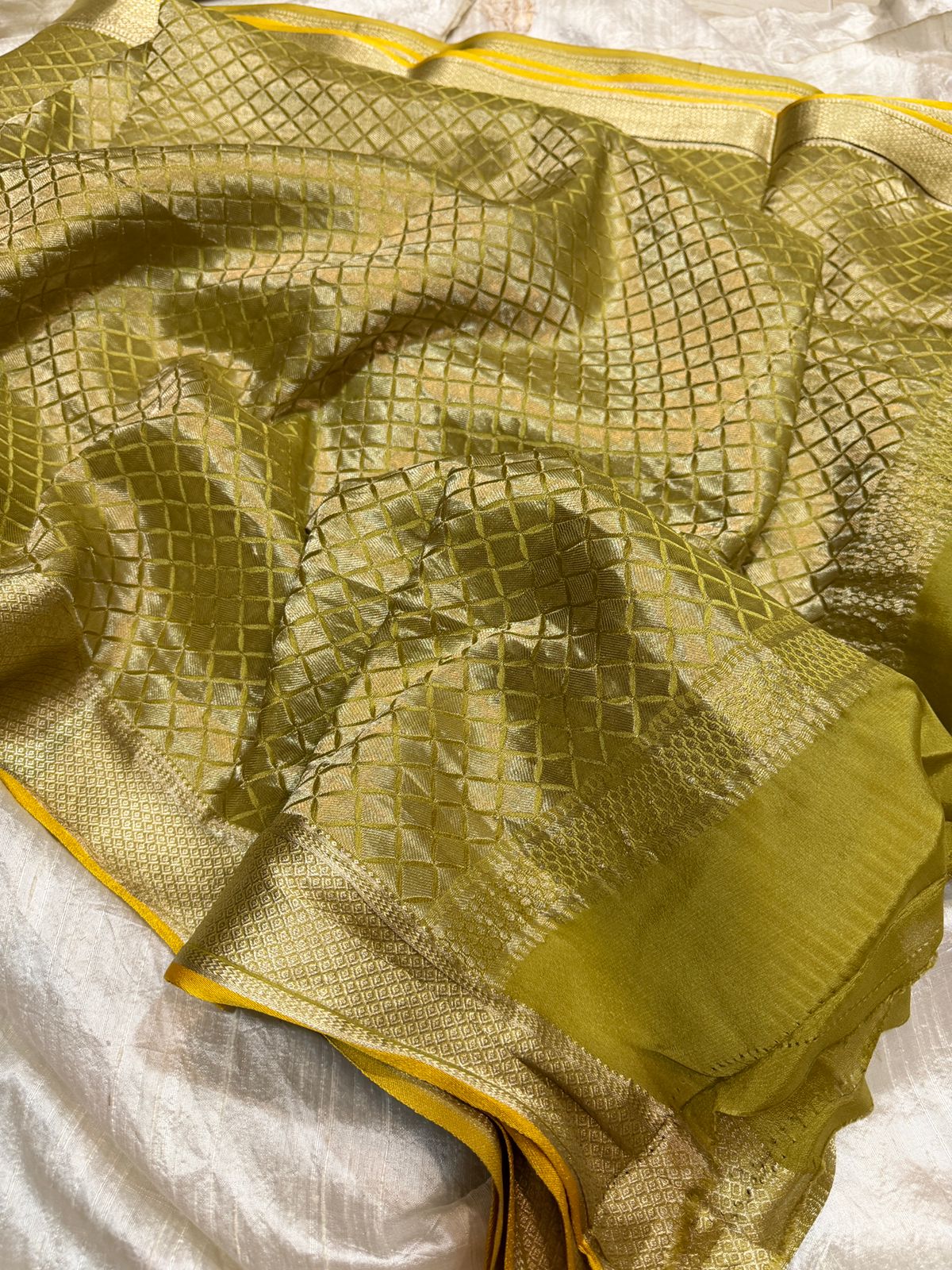 Pure Mysore Brocade Crepe Silk Saree With Platinum Zari Weave