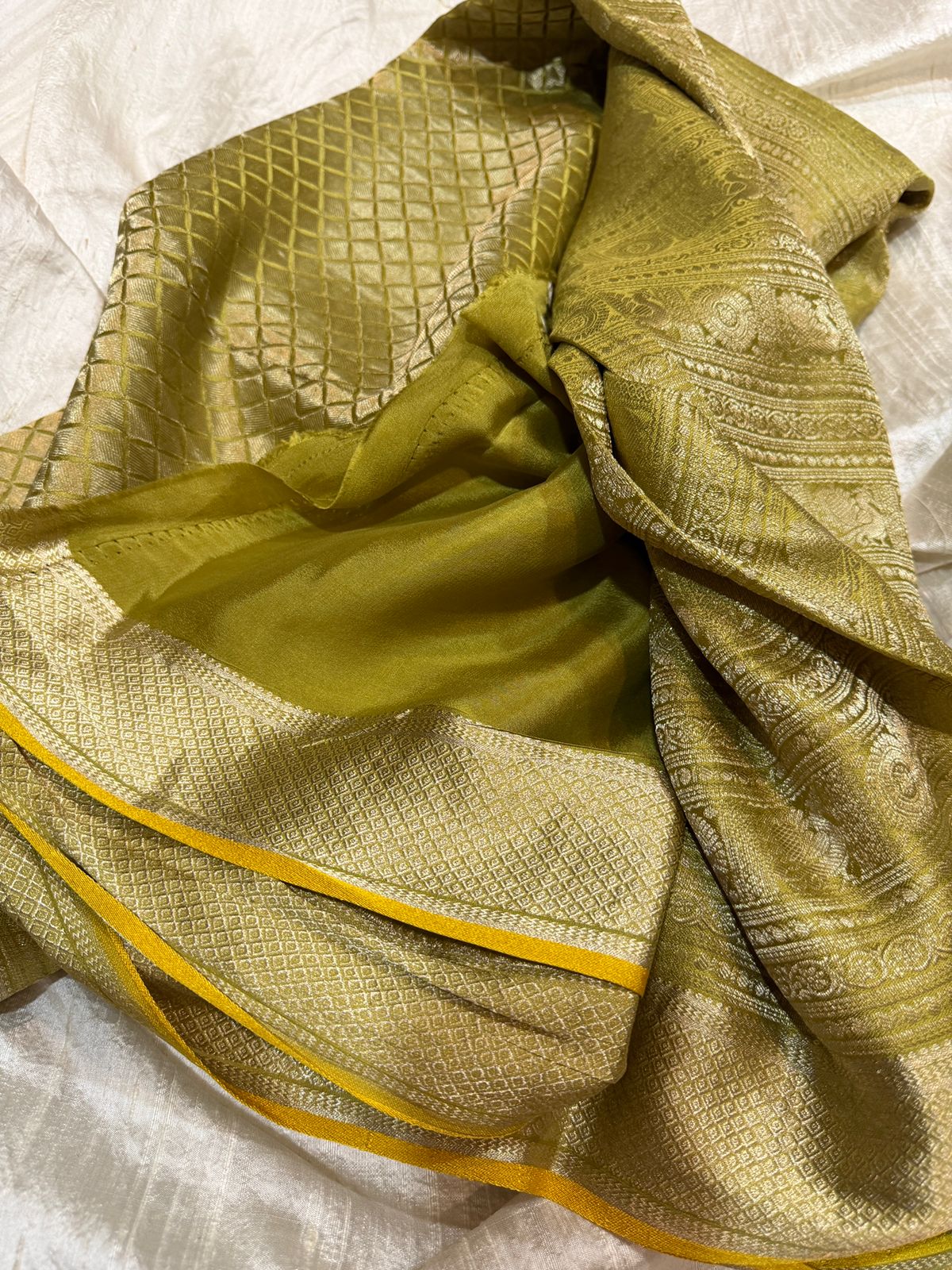 Pure Mysore Brocade Crepe Silk Saree With Platinum Zari Weave